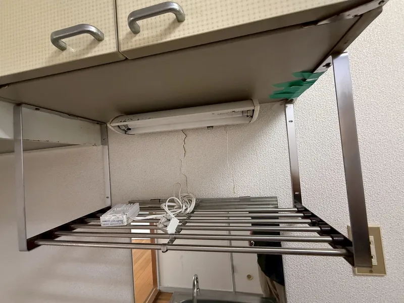 吊戸棚、水栓、手元灯交換前